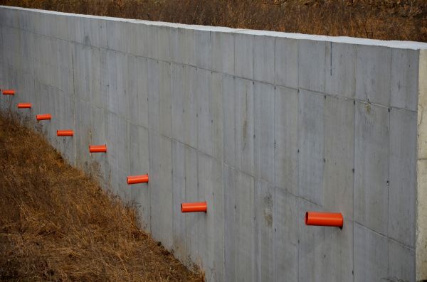 Cost of Retaining Wall Drainage in Leland